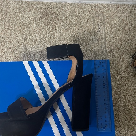 Lulu’s Platform Heels - Picture 5 of 5